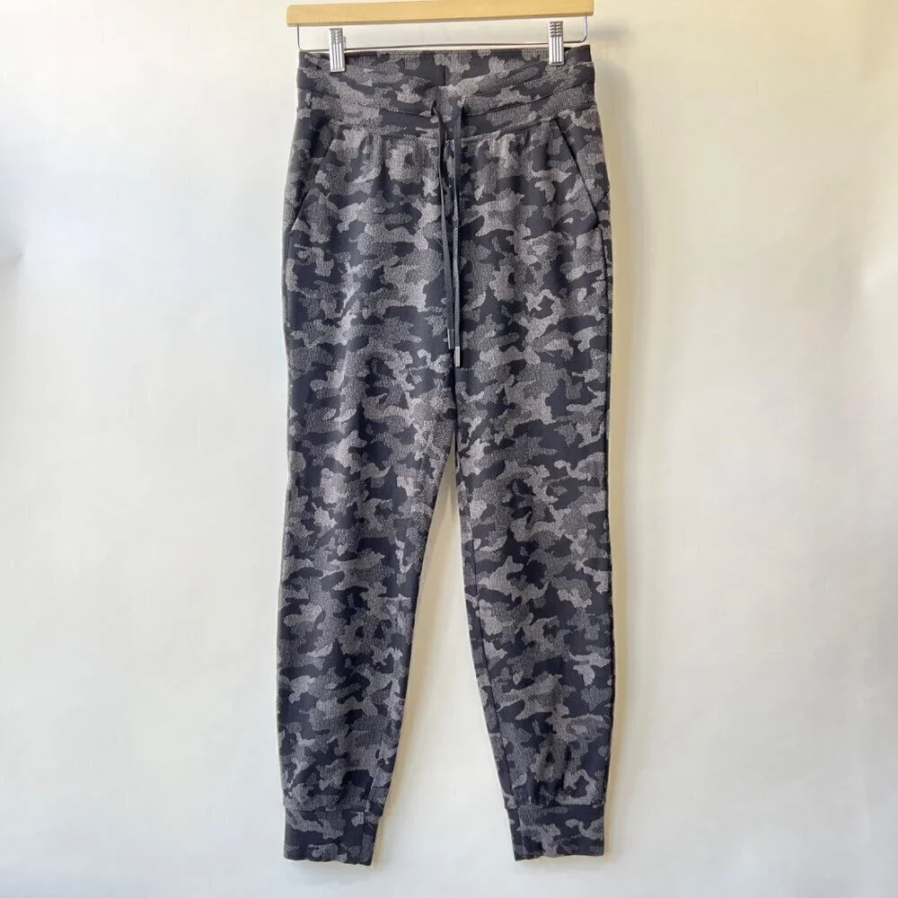Lululemon Ready to Rulu joggers, black/gray camo, Size 6 A105